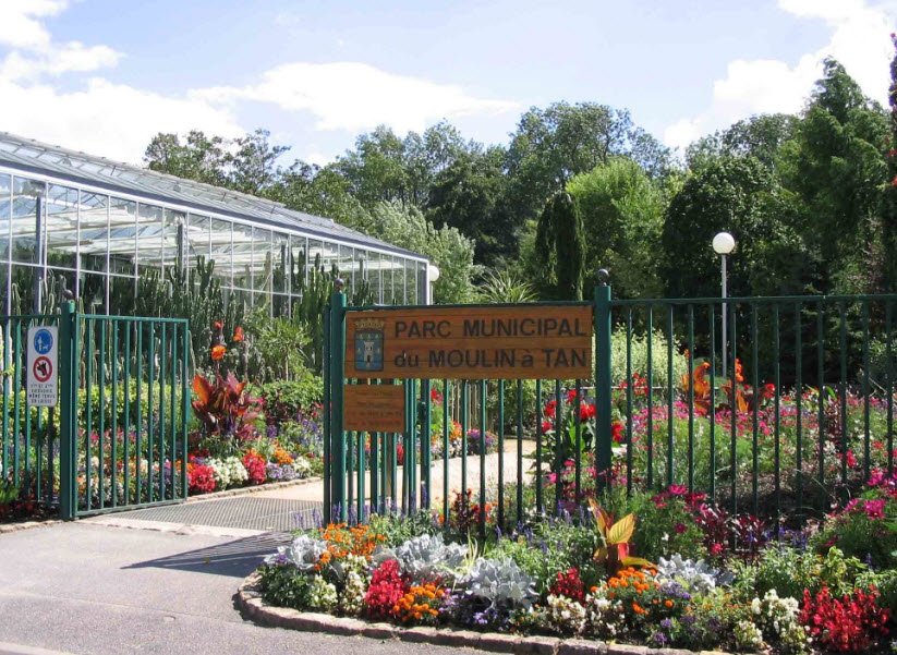 Serres Municipales Du Moulin À Tan, Sens, France